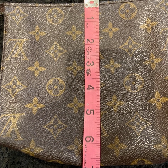 Louis Vuitton Cosmetic Bag - Picture 2 of 8